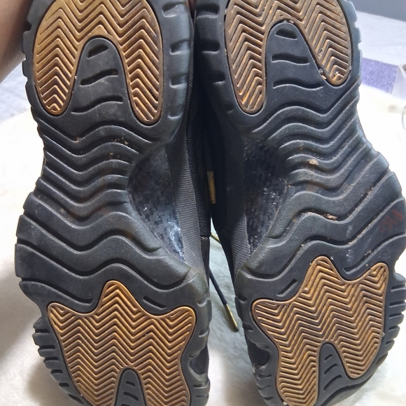 Jordan Black Textured Men's Athletic Shoes - Picture 2 of 8